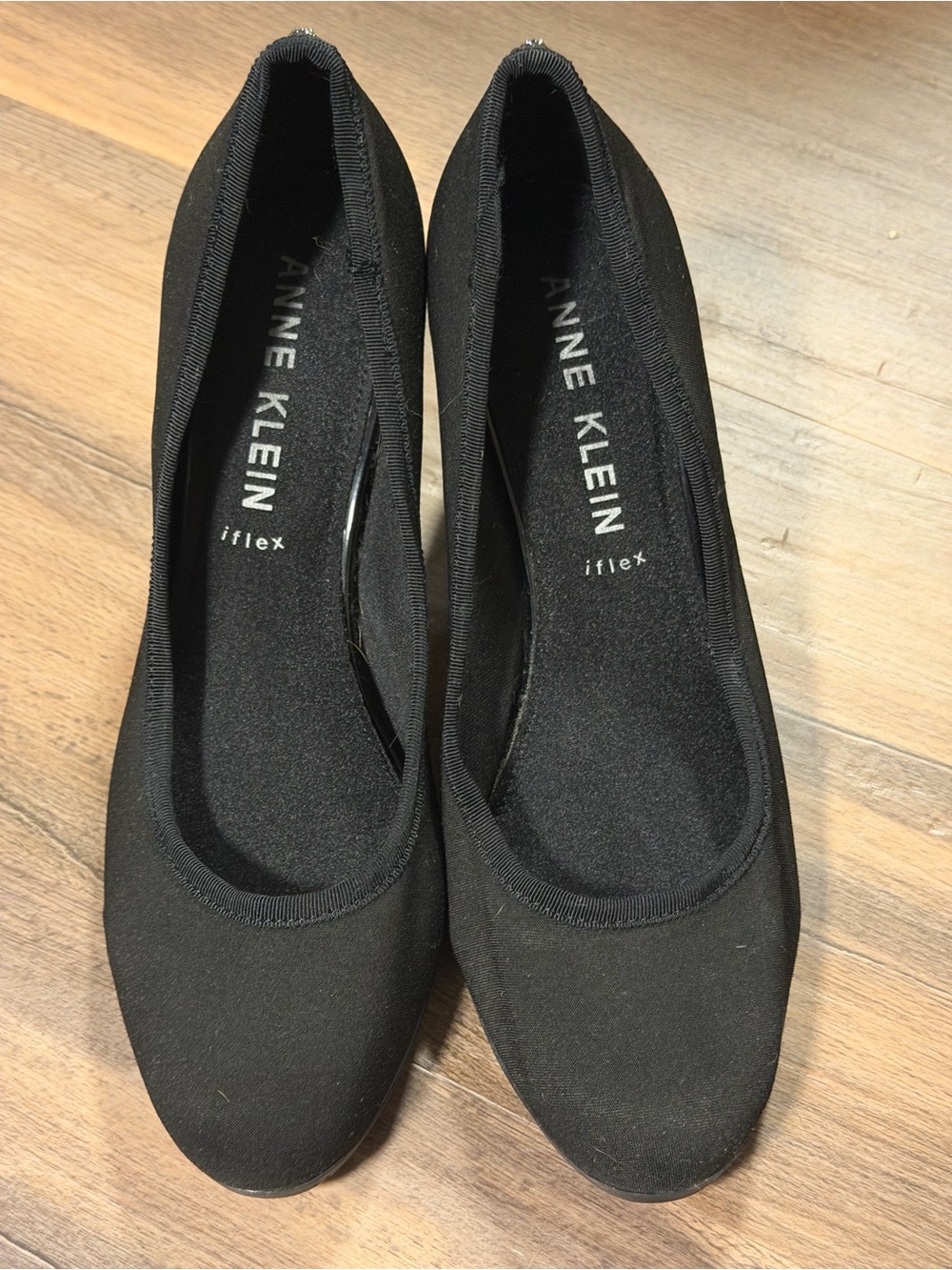 Anne Klein iFlex Black Stretch Fabric Block Heel Pumps Size 8.5 Comfort Shoes - Picture 2 of 5